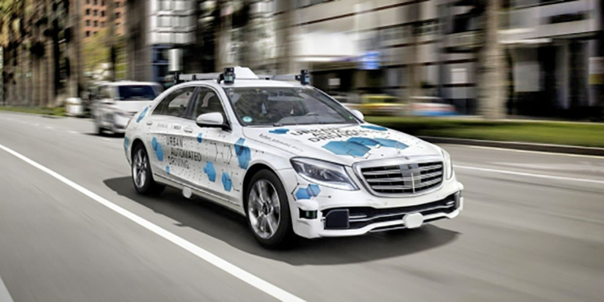 фото роботакси на дороге