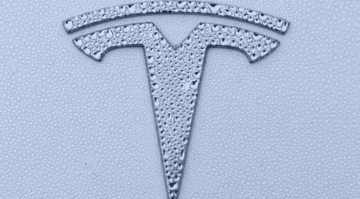 Ілон Маск розкрив дату подання роботаксі від Tesla