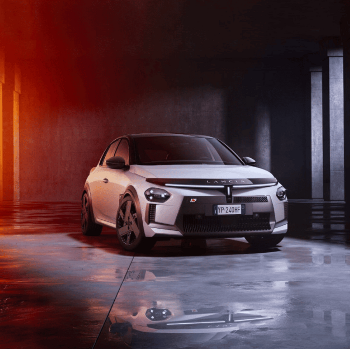 Lancia представила відразу два нові “заряджені” хетчбеки