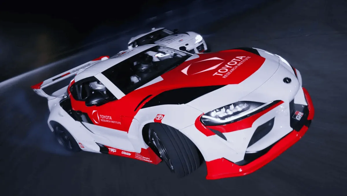 Ці Toyota Supras запрограмовані на дрифт (ВІДЕО)