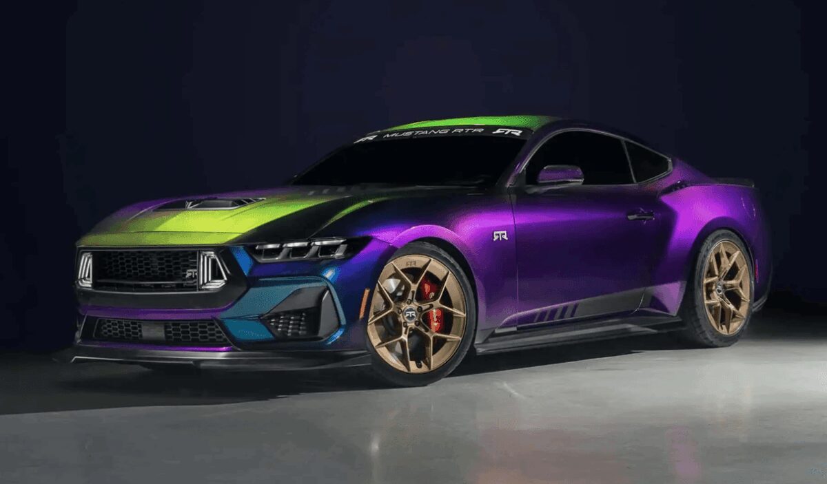 Легендарний колір Mystichrome повертається для Mustang