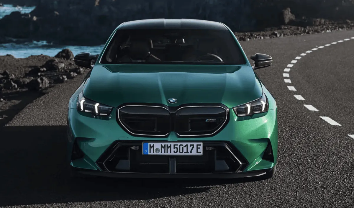Новий BMW M5 2025: Дешевше, Потужніше і з Гібридною Технологією
