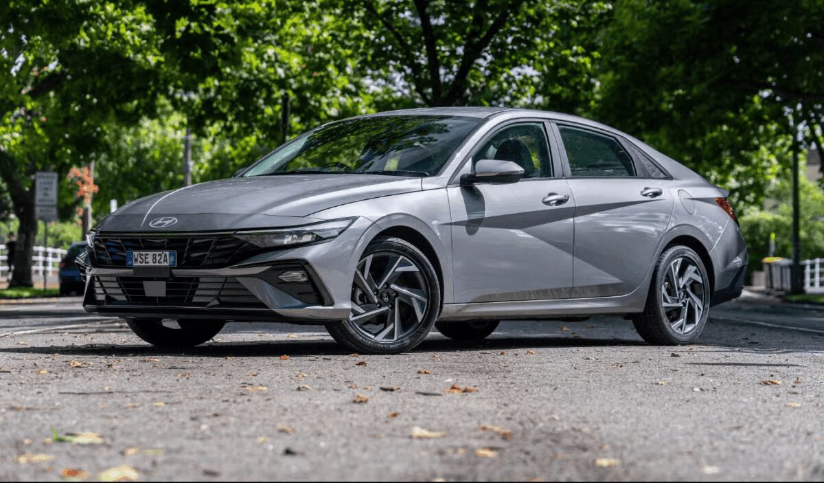 Hyundai представляє новий Elite Hybrid у лінійці i30 Sedan 2025