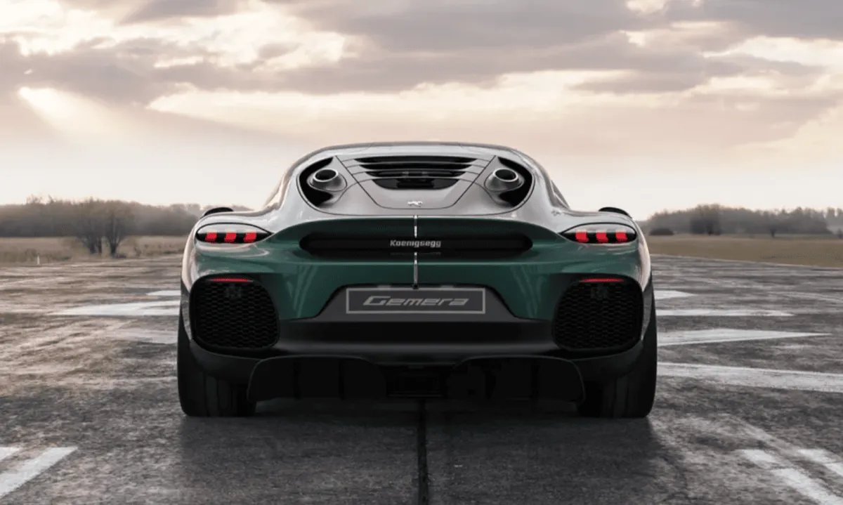 Інновації від Koenigsegg: Чому V8 Переміг у Сімейному Авто