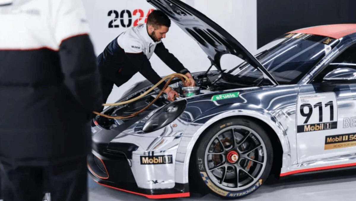 Porsche просуває синтетичне електронне паливо як екологічну альтернативу