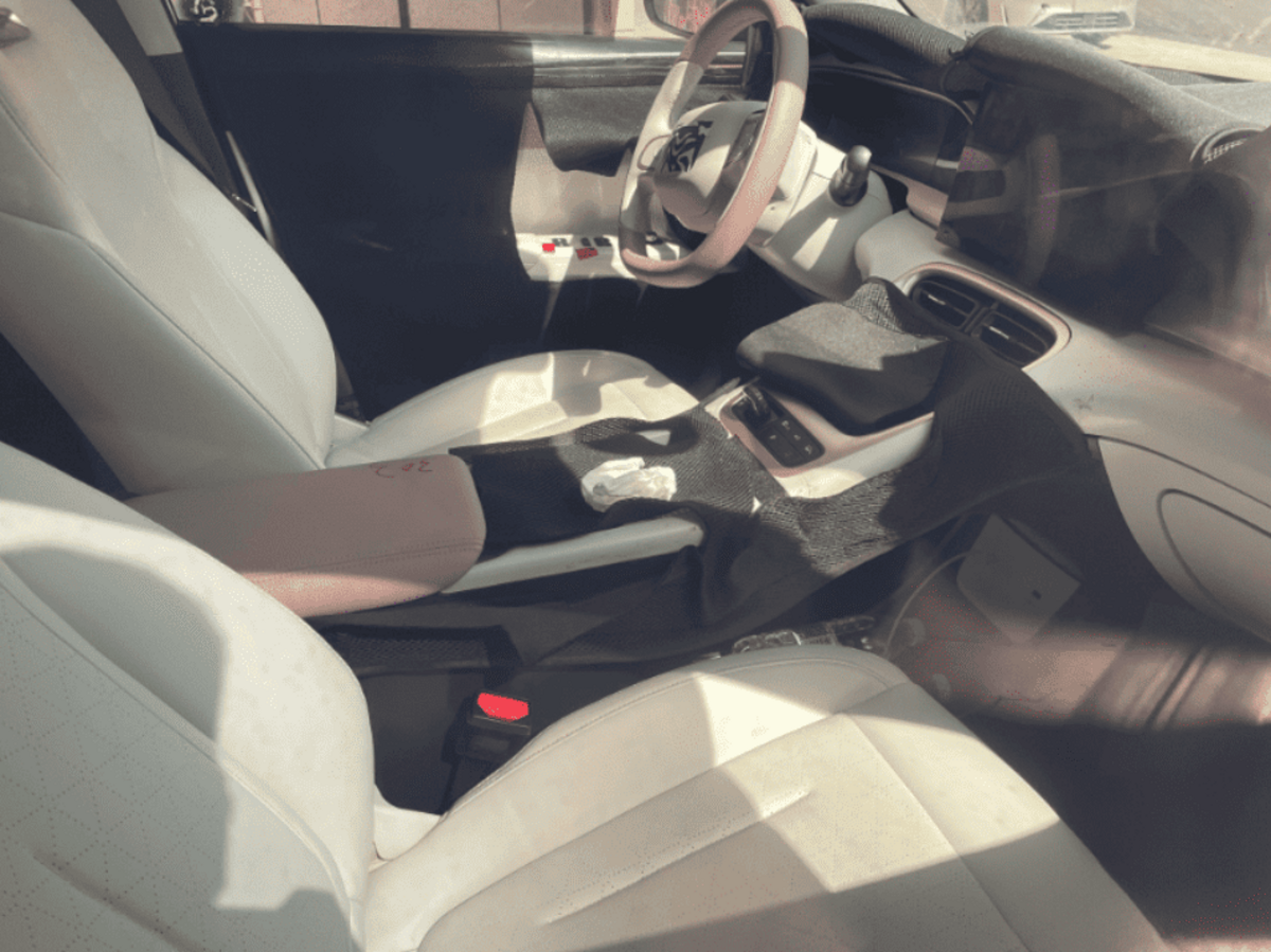 Перший погляд на інтер’єр нового електромобіля Geely Geome Xingyuan