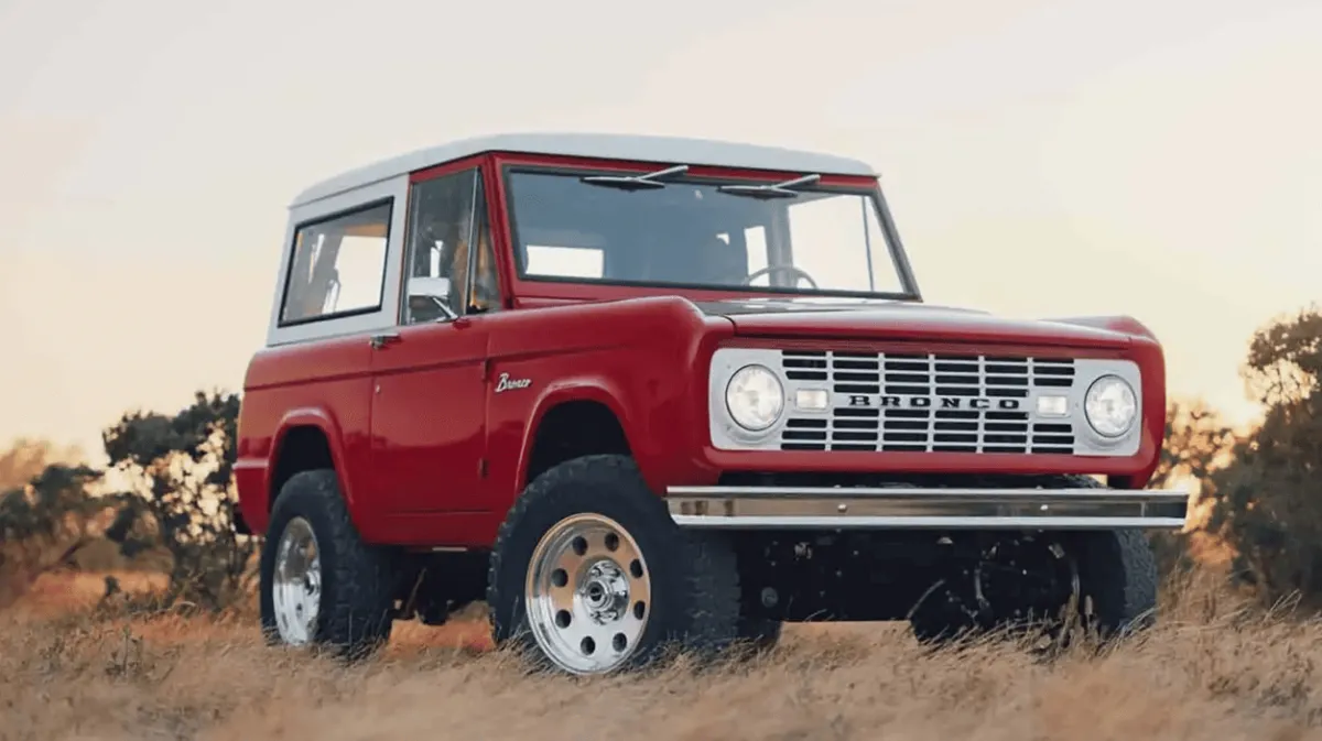 Каліфорнійська компанія представляє електричний рестомод Ford Bronco