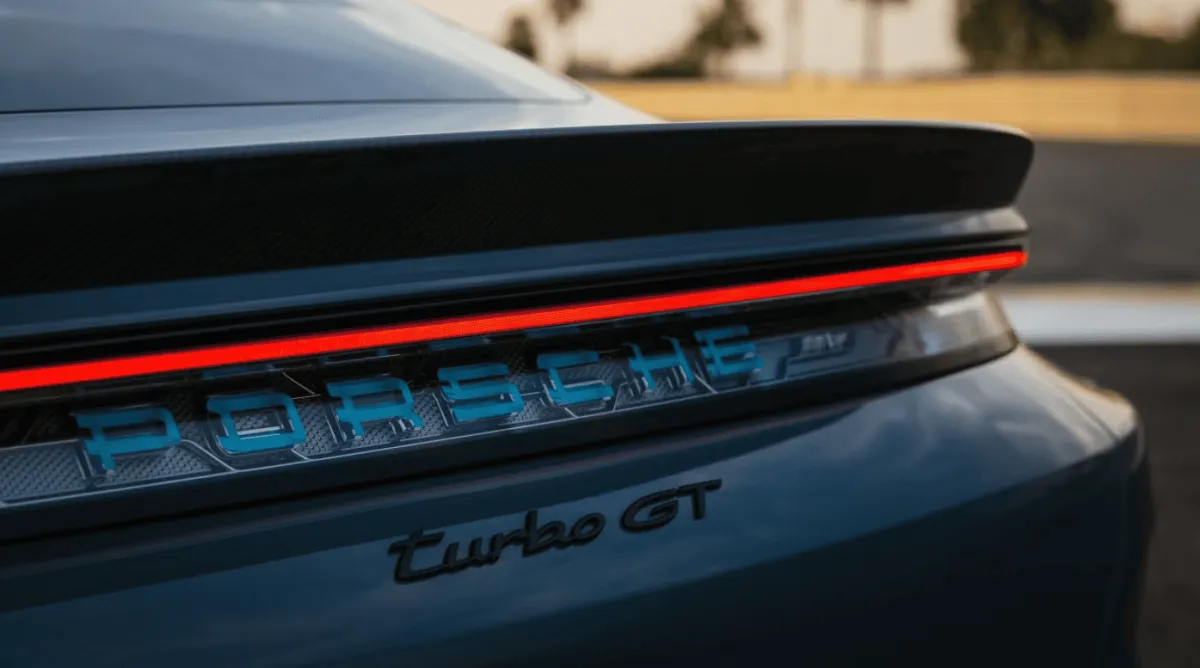 Porsche зберігає титул «Turbo» для електромобілів попри відсутність турбонаддува