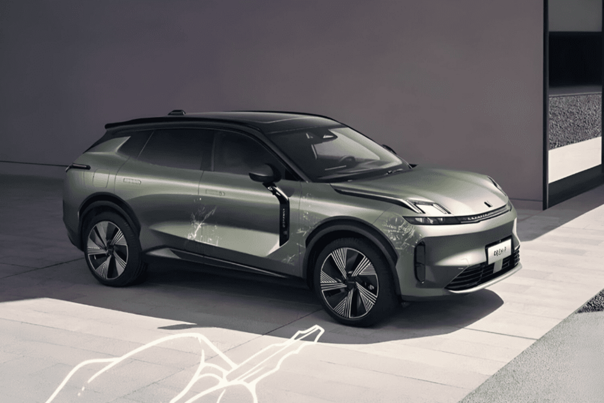Lynk & Co оновив свій гібридний кросовер