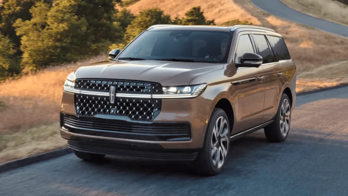 Новий Lincoln Navigator отримав 48-дюймовий екран і місткість до восьми осіб