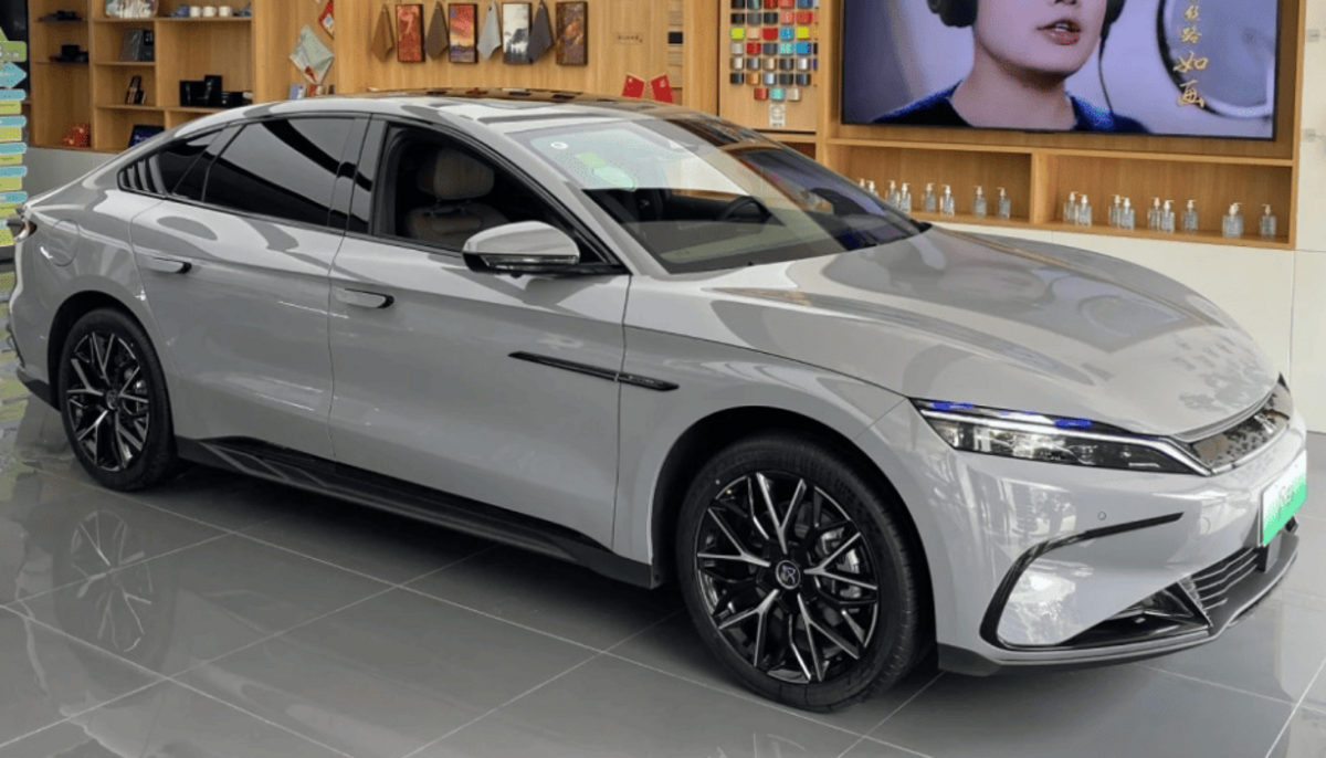 Новий BYD Han 2025 року надходить до дилерів перед офіційним стартом продажів