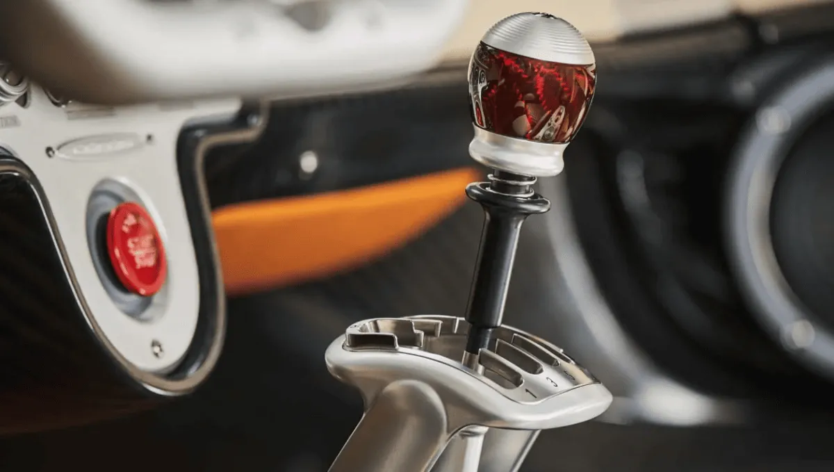 Тренд на механіку: Як Utopia переосмислює сучасні спорткари