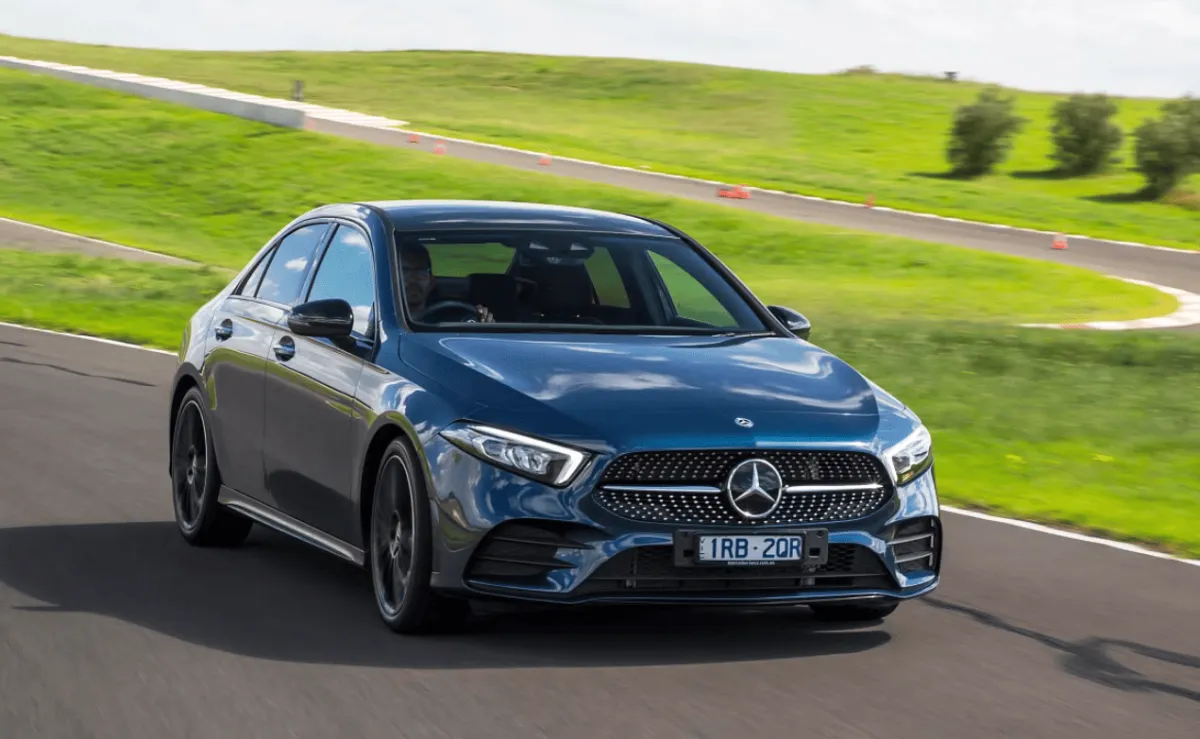 Mercedes-Benz ставить на преміум