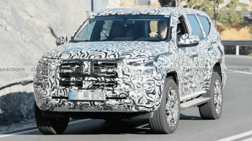 Mitsubishi Pajero Sport отримав оновлення: Перші фотографії нової моделі