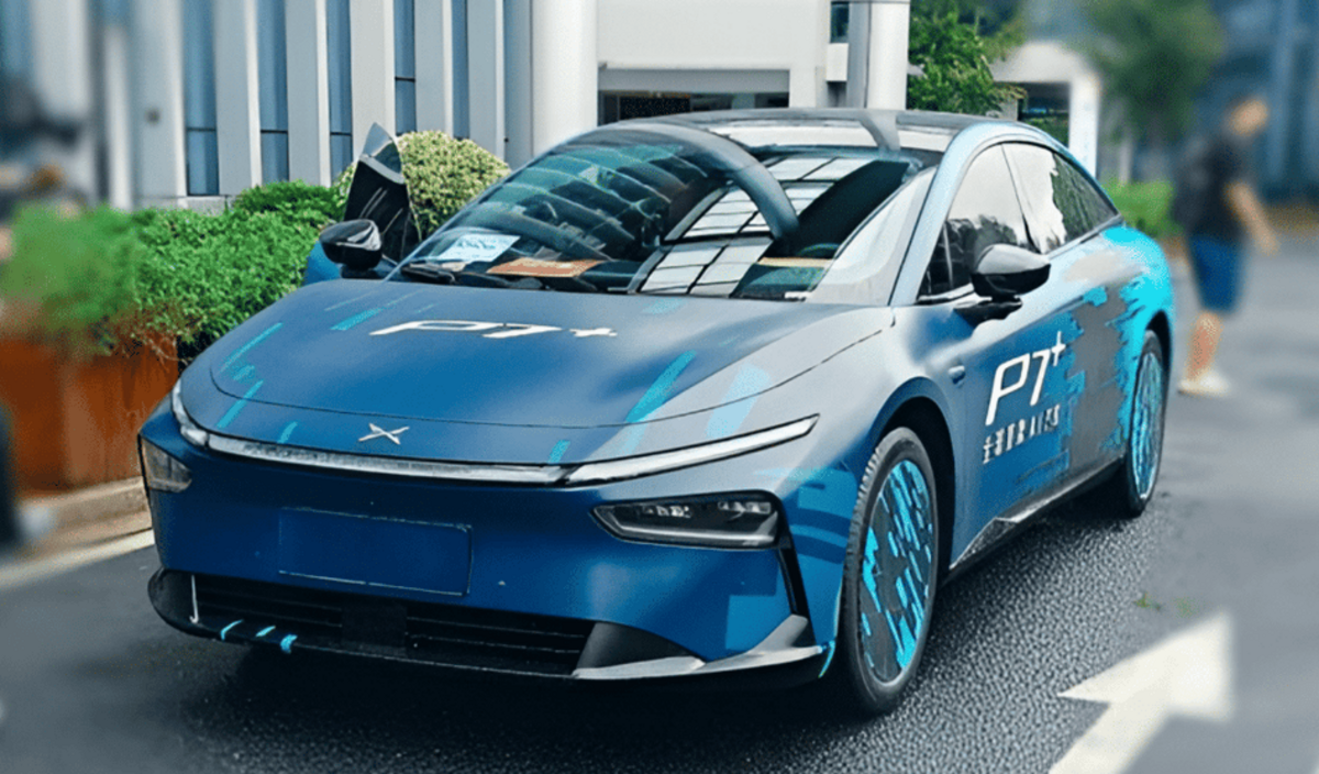 Xpeng презентує прототип P7+ на конференції Apsara 2024