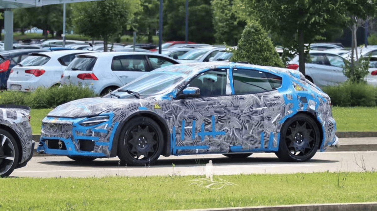 Ferrari розкрила звук свого першого електромобіля: Шпигунські знімки та аудіо тести