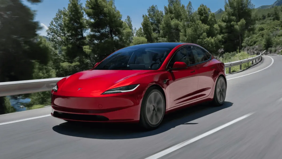 Tesla зберігає лідерство у лояльності клієнтів попри суперечки та конкуренцію