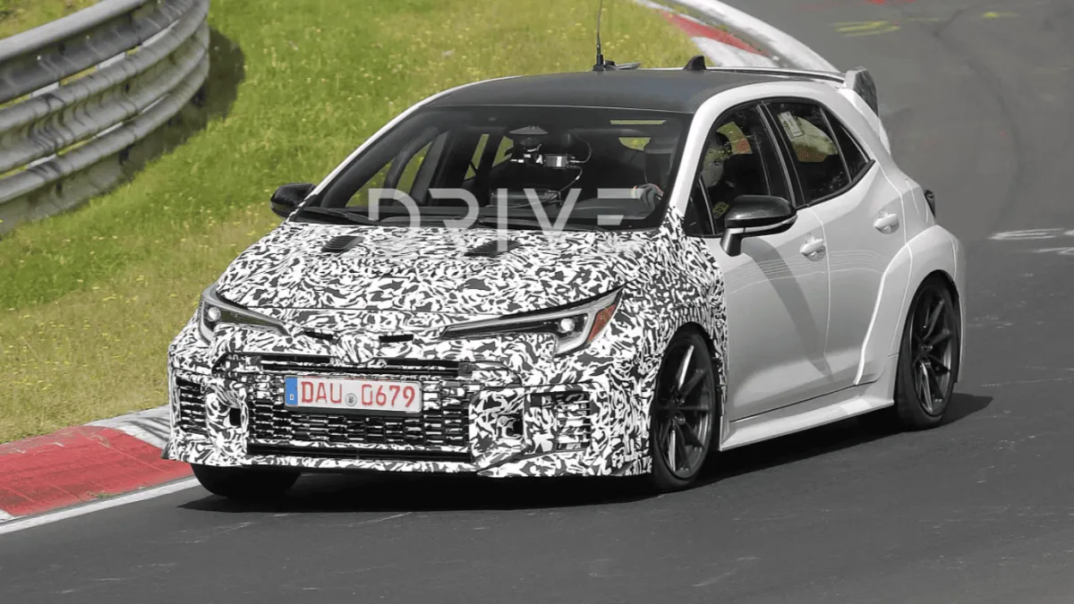 Можливий новий варіант Toyota GR Corolla: Шпигунські фото вказують на спортивний хот-хетч