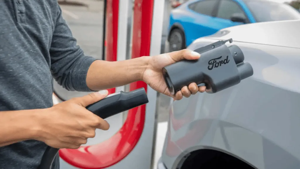 Ford починає постачання нових адаптерів для зарядки електромобілів на станціях Tesla