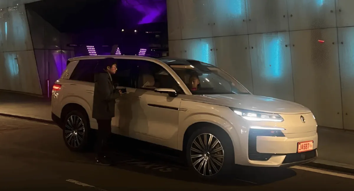 Denza N9 від BYD помічений у Лондоні перед запуском