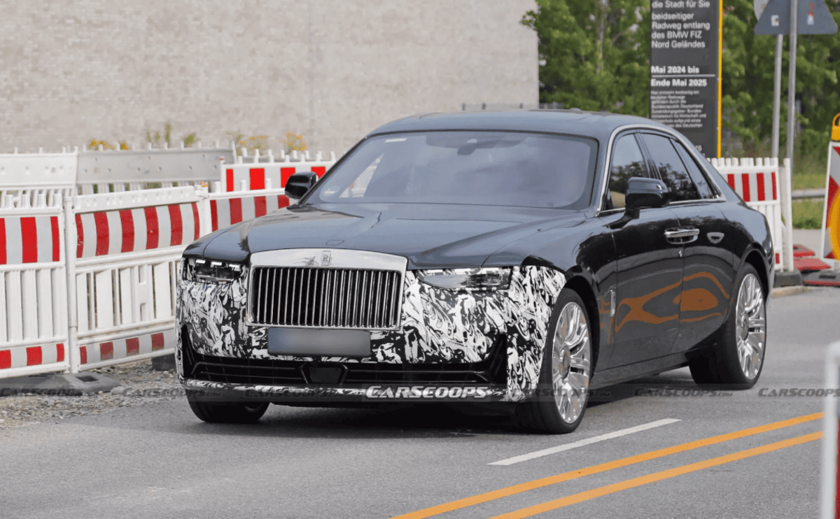 Rolls Royce готує оновлення для седана Ghost у 2026 році
