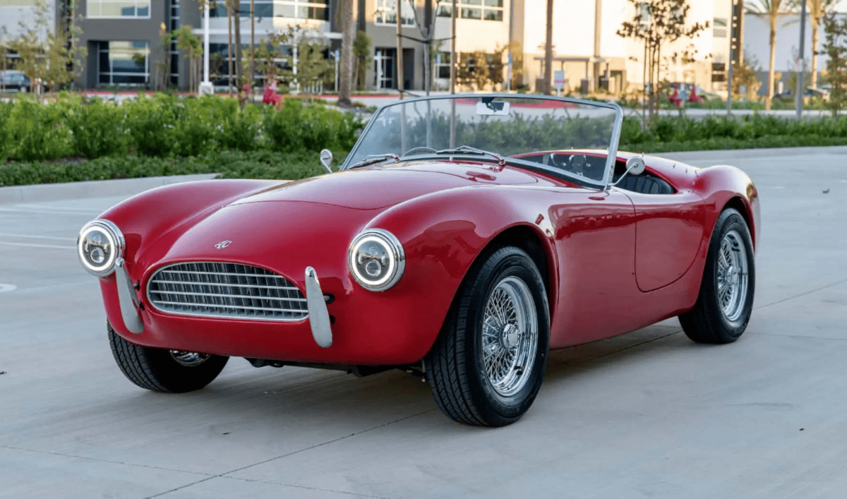 Ваші очі вас не обманюють: AC Ace Classic Electric — електричний родстер у стилі Shelby Cobra