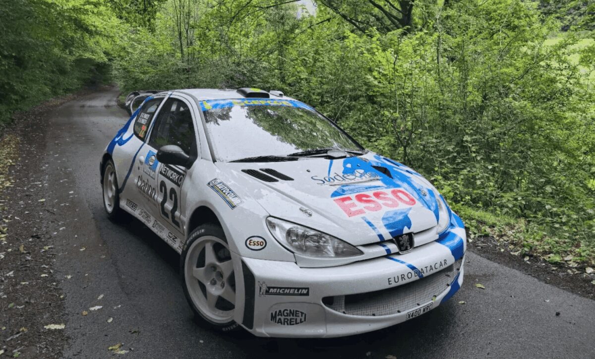 Репліка легендарного Peugeot 206 WRC виставлена на продаж у Великобританії