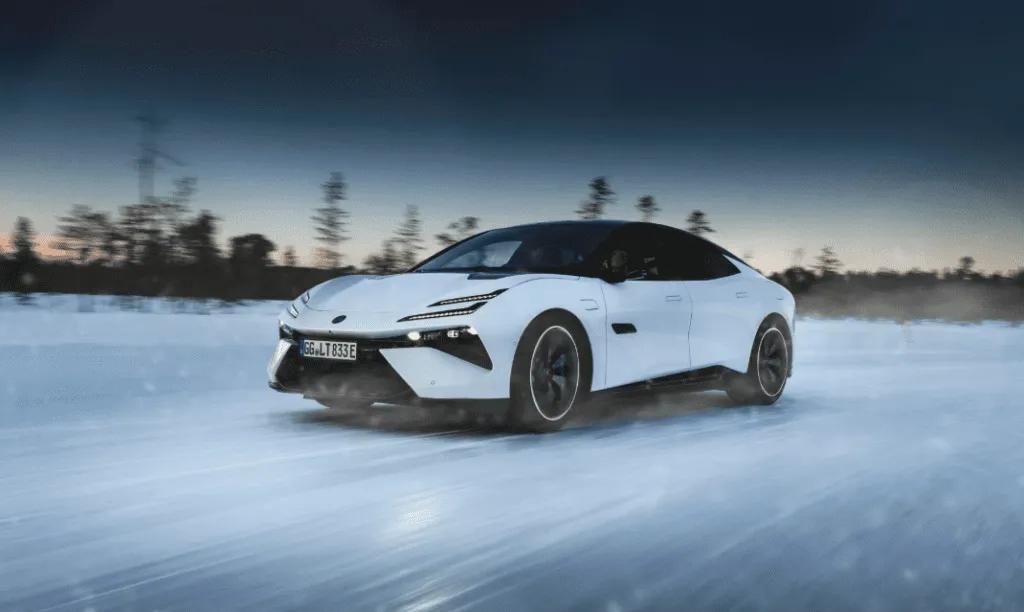 Lotus відмовляється від переходу на повну електрифікацію на користь супергібридів