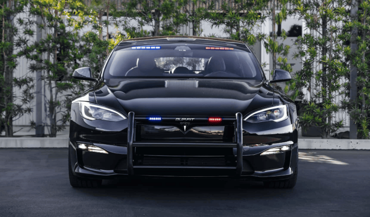 Представлена перша в США поліцейська Tesla Model S Plaid
