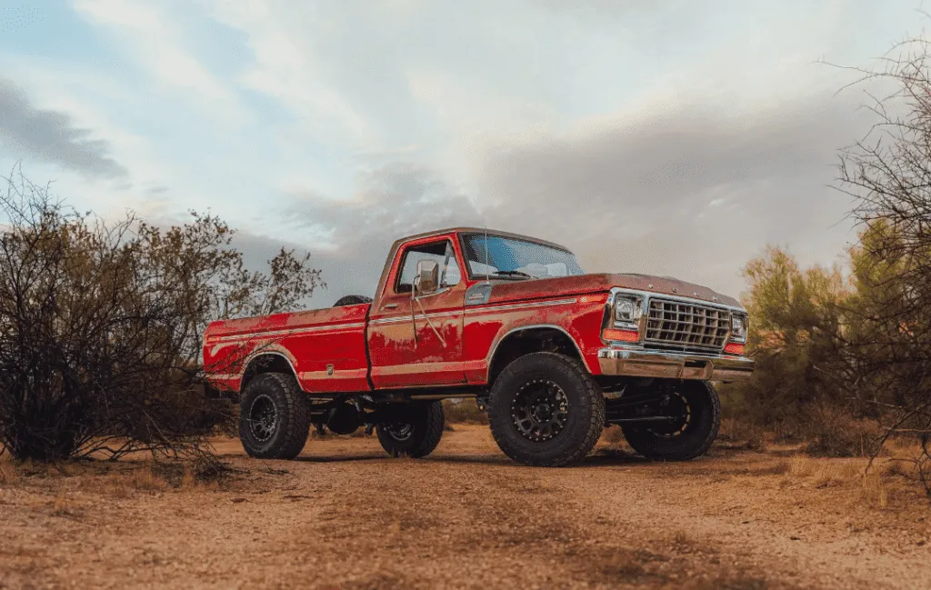 Унікальний Ford F-250 1978 року повертається до життя з оновленим двигуном і інтер’єром