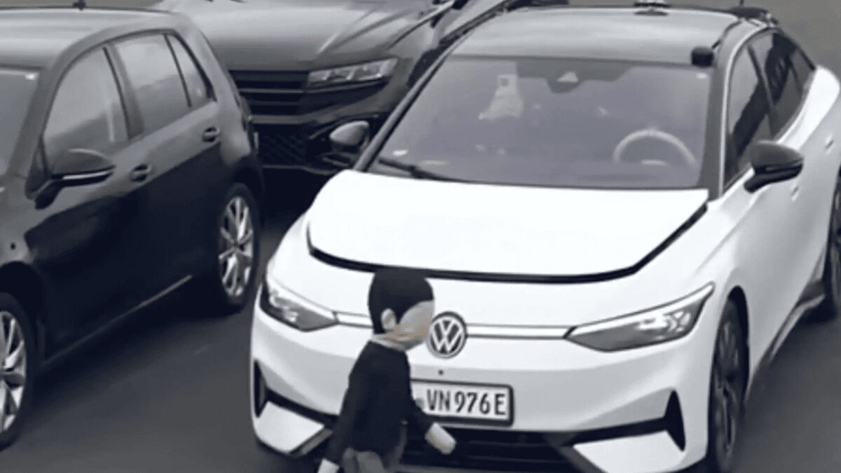 Volkswagen демонструє нову систему захисту пішоходів на електричному ID.7