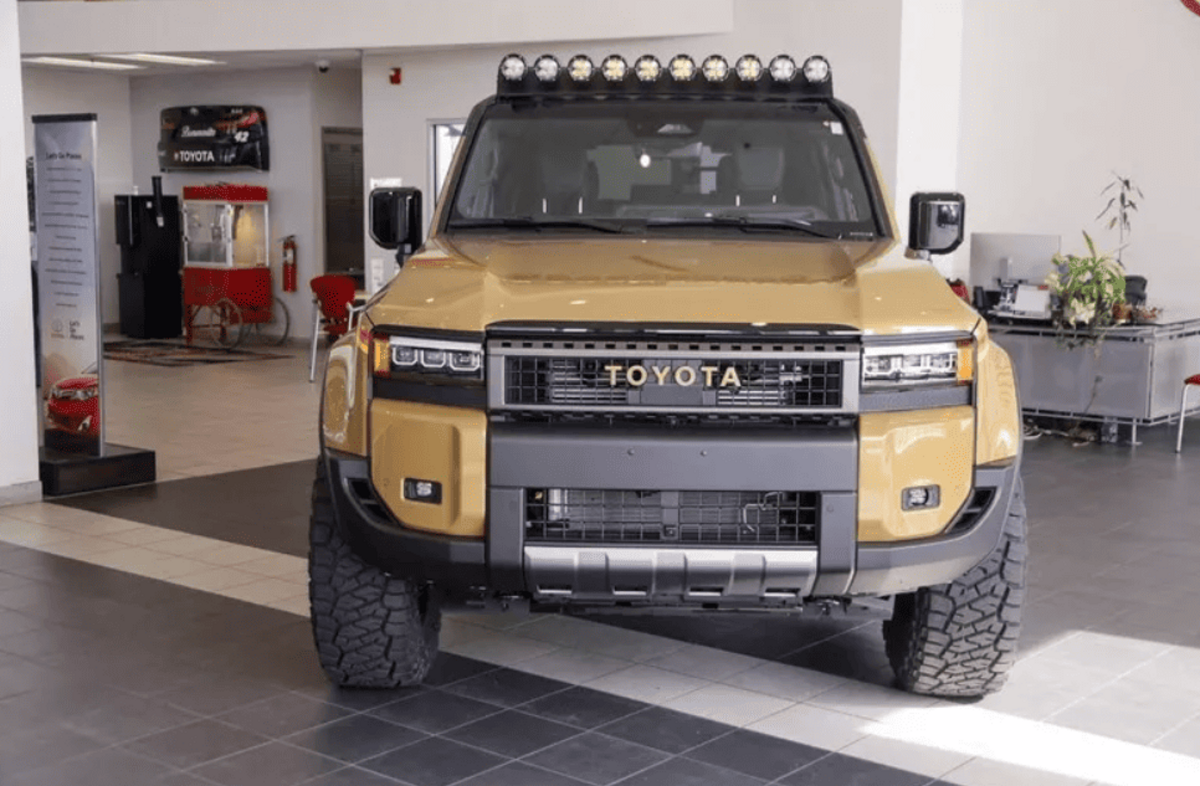 Toyota Land Cruiser 2024 року виставлений на продаж після участі у виставці SEMA