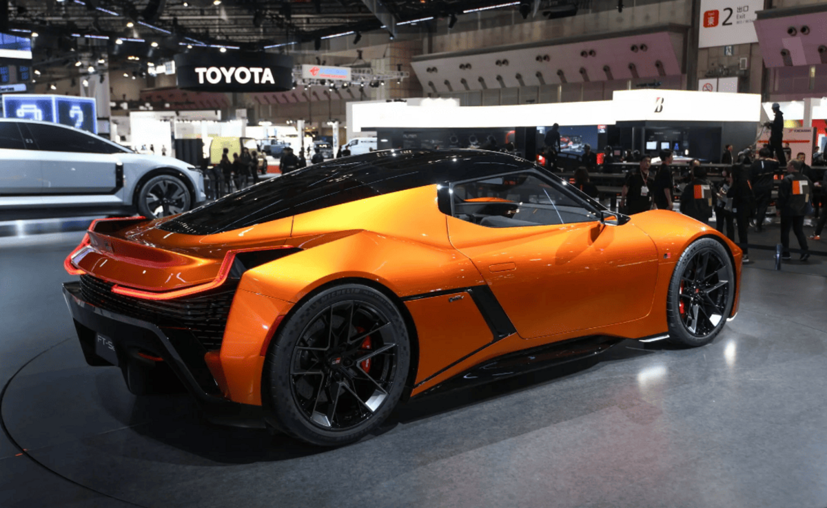Toyota планує випустити два нових спортивних автомобілі: бензинову та електричну версії FT-Se