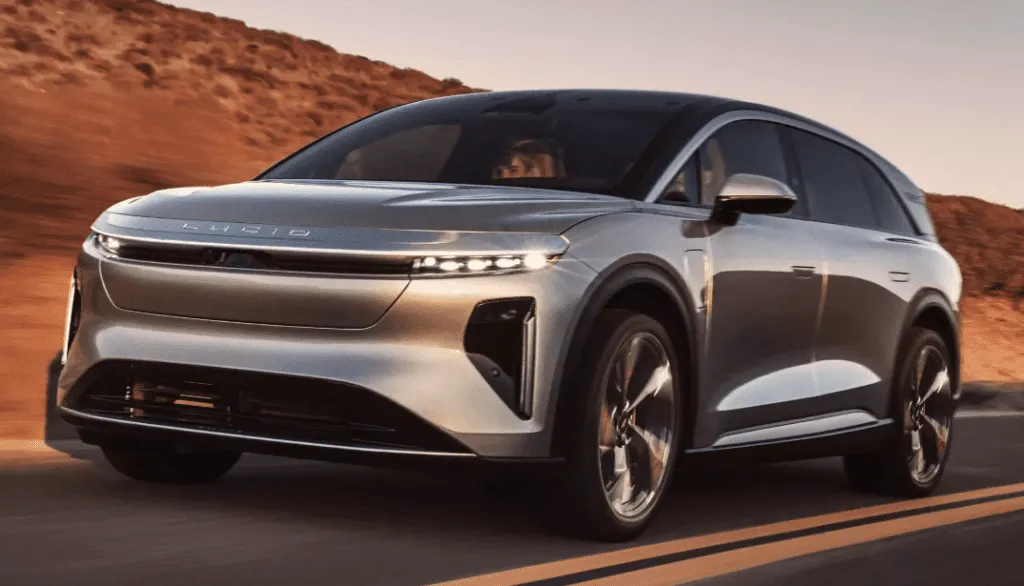 Tesla та Lucid відмовляються від ідеї електромобілів за $25 000