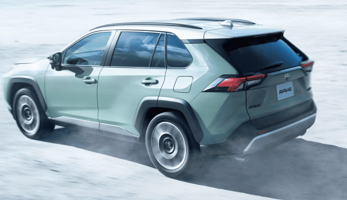 Toyota анонсувала оновлений RAV4 2025: Відмова від переднього приводу та нові функції