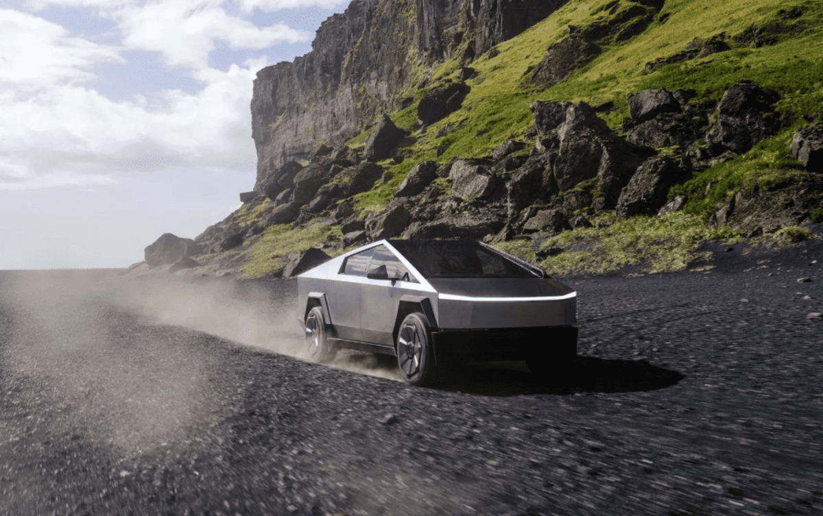 Tesla покращила реферальну програму в США та Канаді