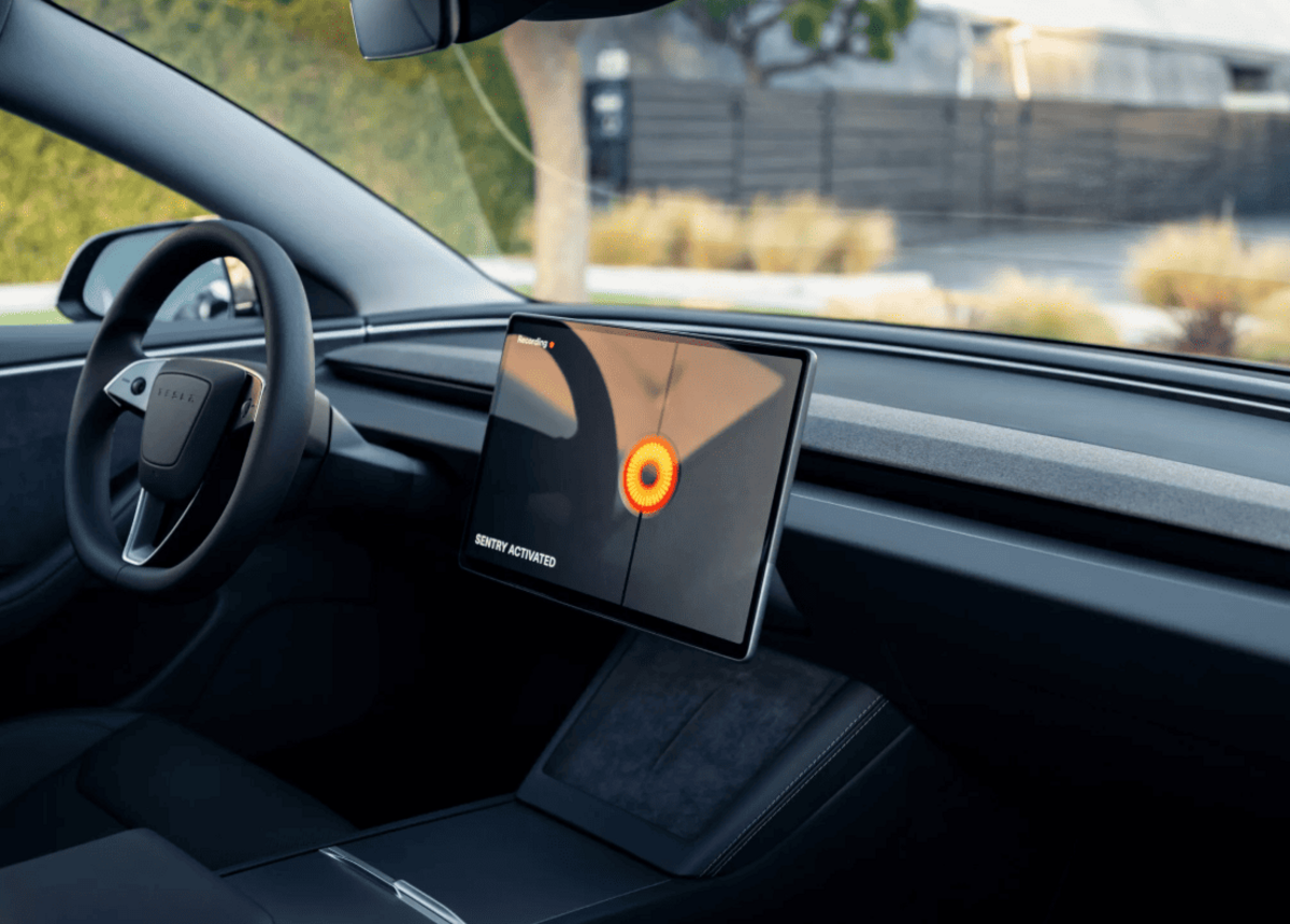 Тріщина на лобовому склі Tesla Model 3 ледь не коштувала 1700 доларів