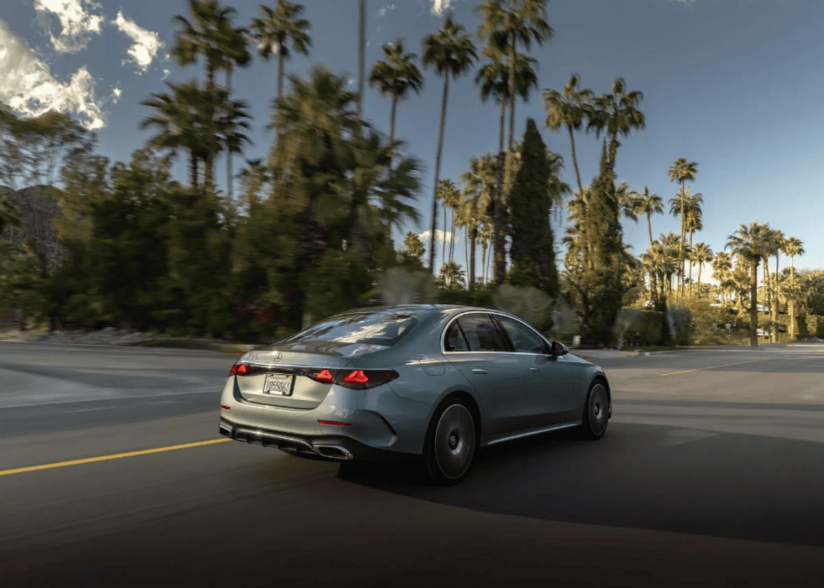 Mercedes-Benz відкликає 17 автомобілів E-Class 2025 через дефект зварювання