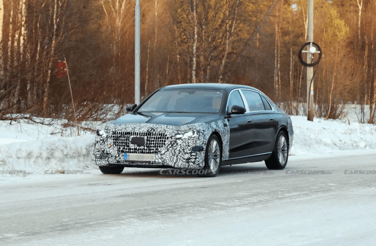 Mercedes S-Class та Maybach S-Class отримають нову цифрову панель Hyperscreen