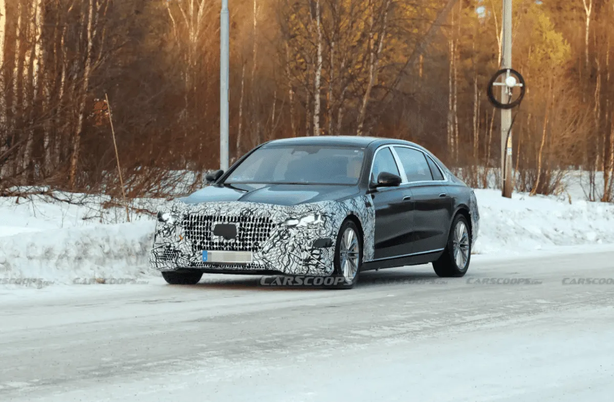 Mercedes S-Class та Maybach S-Class отримають нову цифрову панель Hyperscreen