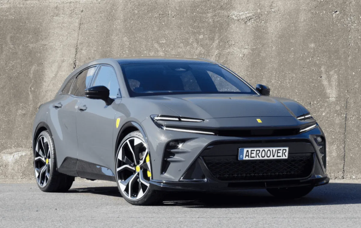 Toyota Crown Sport отримав обвіс у стилі Ferrari