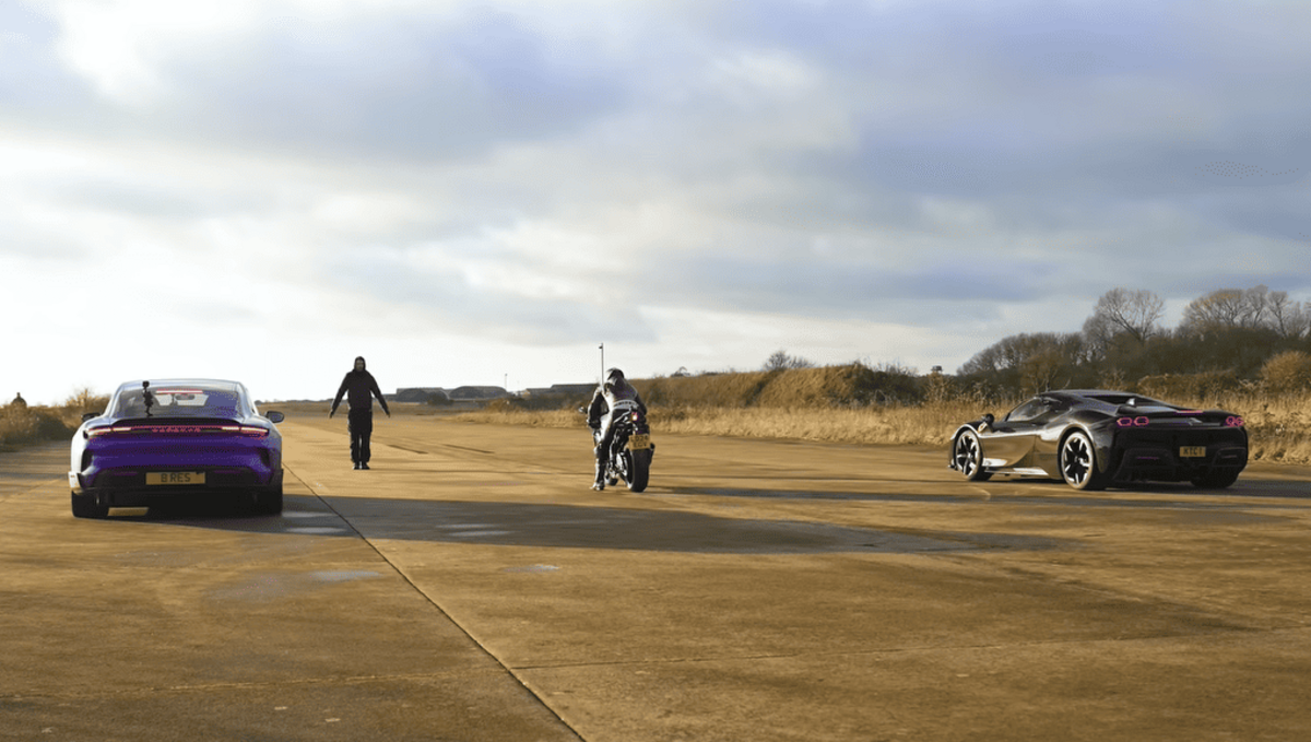 Porsche Taycan Turbo GT переганяє Ferrari SF90 Stradale та Yamaha R1M у захоплюючих гонках