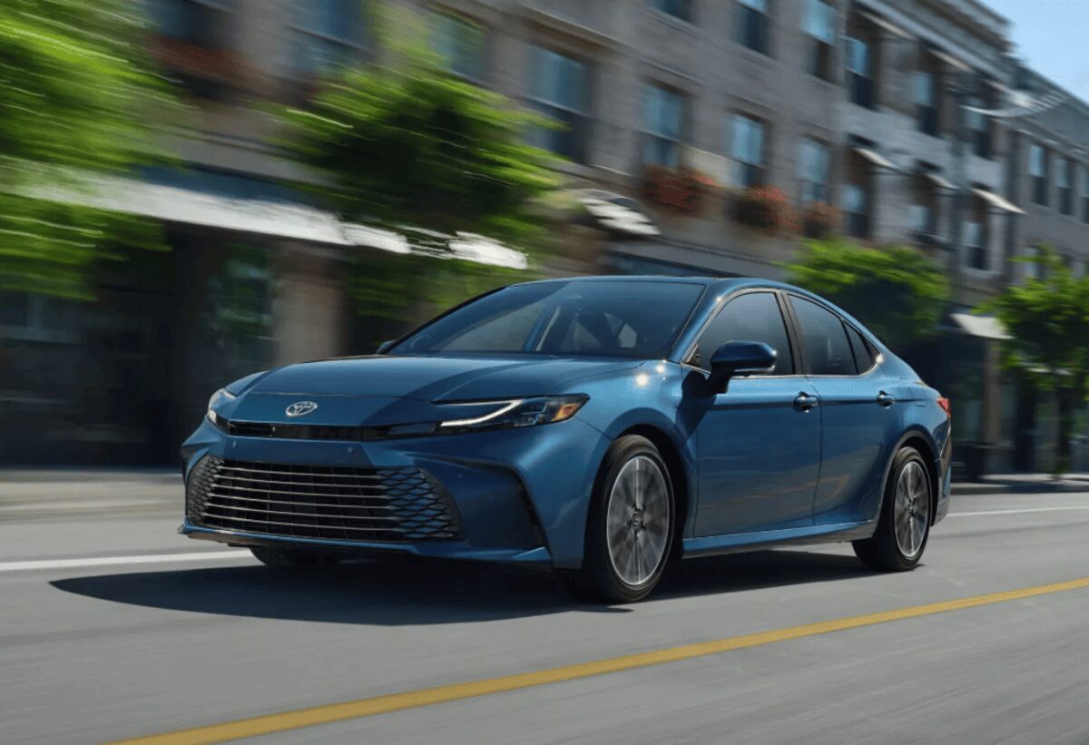Toyota зберігає лідерство у світовому автомобільному ринку, незважаючи на зниження продажів