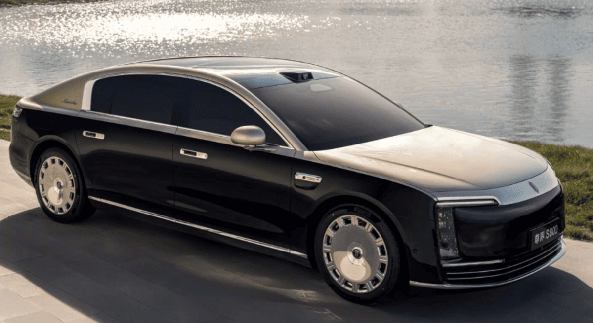 Huawei представила електричний седан Maextro S800, найбільший EV-седан у Китаї