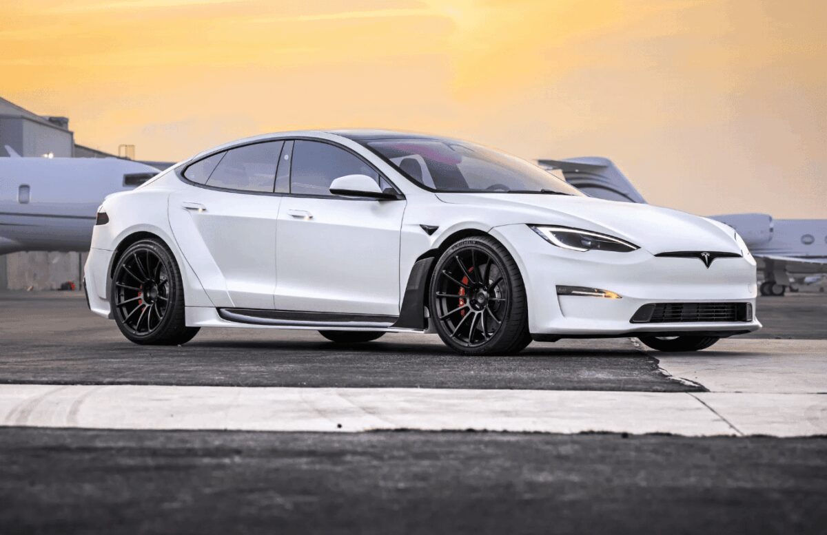 Tesla Model S Plaid з оновленим дизайном та покращеною продуктивністю