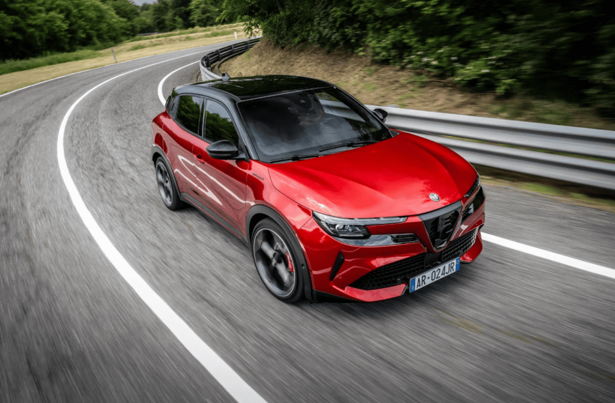 Alfa Romeo відмовляється від повного переходу на електричні моделі