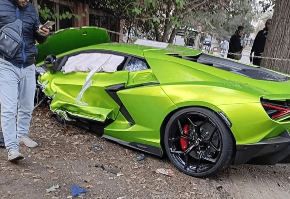 Розкішний суперкар Lamborghini постраждав ще до першої поїздки