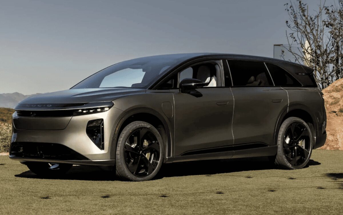 Lucid запускає новий кросовер Gravity EV: Перші автомобілі на шляху до клієнтів