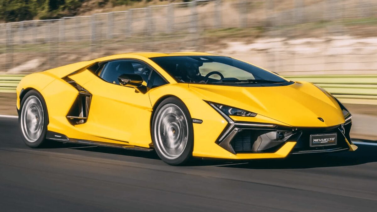 Lamborghini відкликає два суперкара Revuelto через можливий витік масла