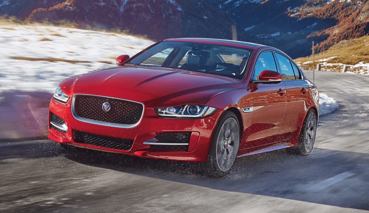 Jaguar Land Rover оголосила про відкликання чотирьох моделей через проблеми з камерами заднього виду